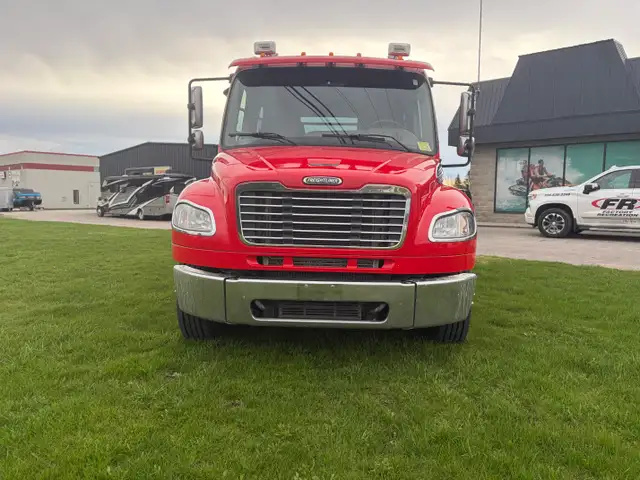 2009 FREIGHTLINER M2 106 SportChassis Hauler - Photo 2