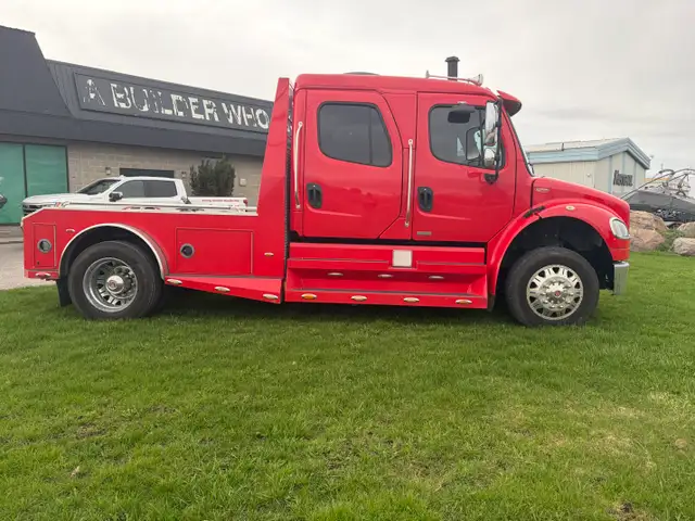 2009 FREIGHTLINER M2 106 SportChassis Hauler - Photo 4