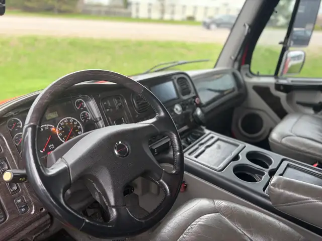 2009 FREIGHTLINER M2 106 SportChassis Hauler - Photo 8