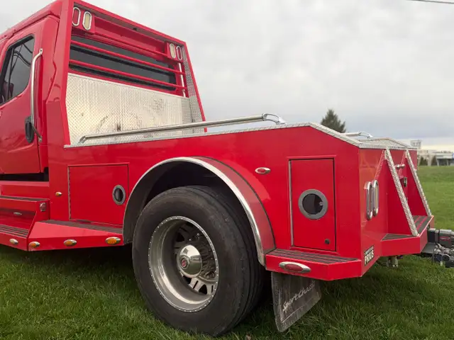 2009 FREIGHTLINER M2 106 SportChassis Hauler - Photo 17