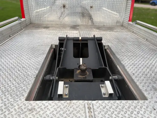 2009 FREIGHTLINER M2 106 SportChassis Hauler - Photo 20