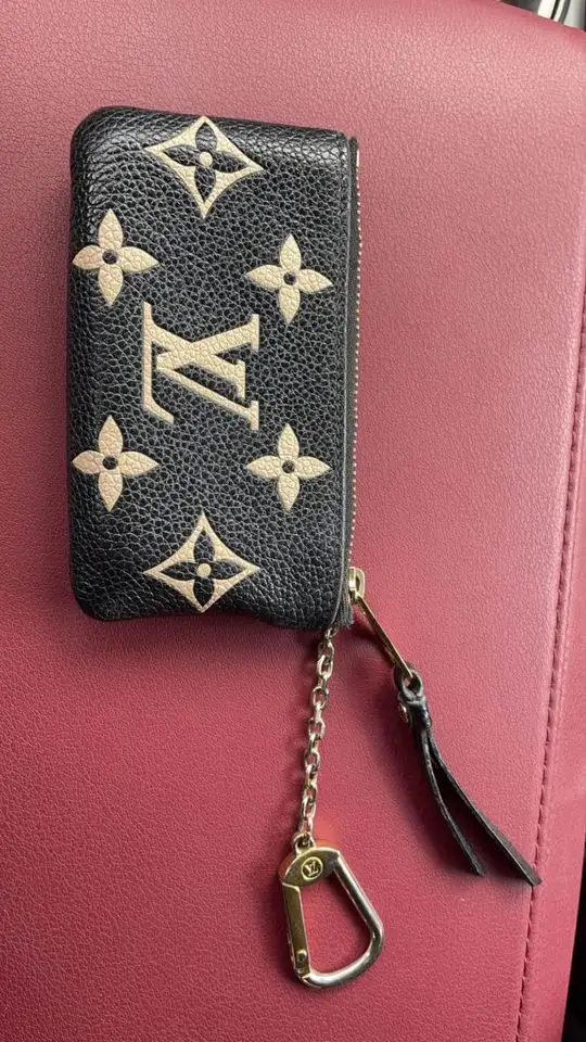 Louis Vuitton key pouch - Photo 3