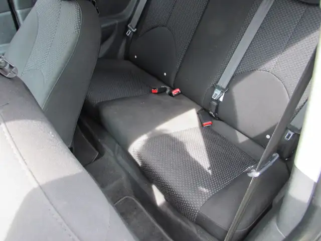 2011 Hyundai Accent Hatchback. auto trans needs repair - Photo 4