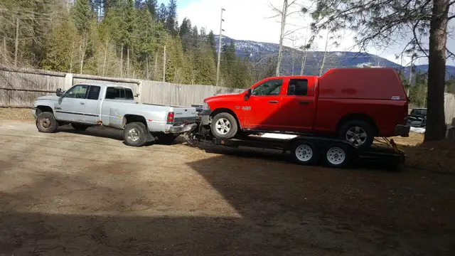 Man with a truck hauling - Photo 2