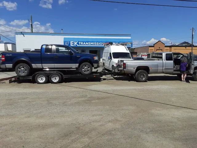 Man with a truck hauling - Photo 3