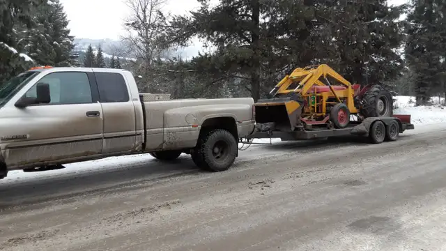 Man with a truck hauling - Photo 6