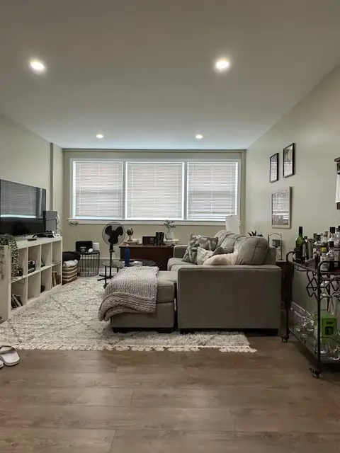 TWO BEDROOM APARTMENT WITH PARKING CLOSE TO DOWNTOWN OTTAWA - Photo 2