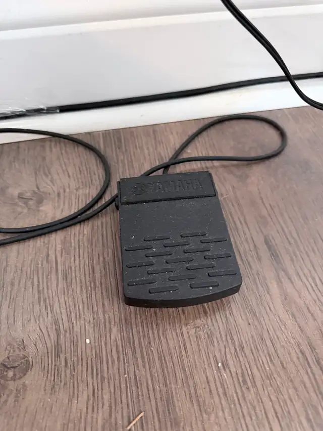 Yamaha P-71B 88-Key Weighted Piano   Stand - Like New with Box - Photo 4