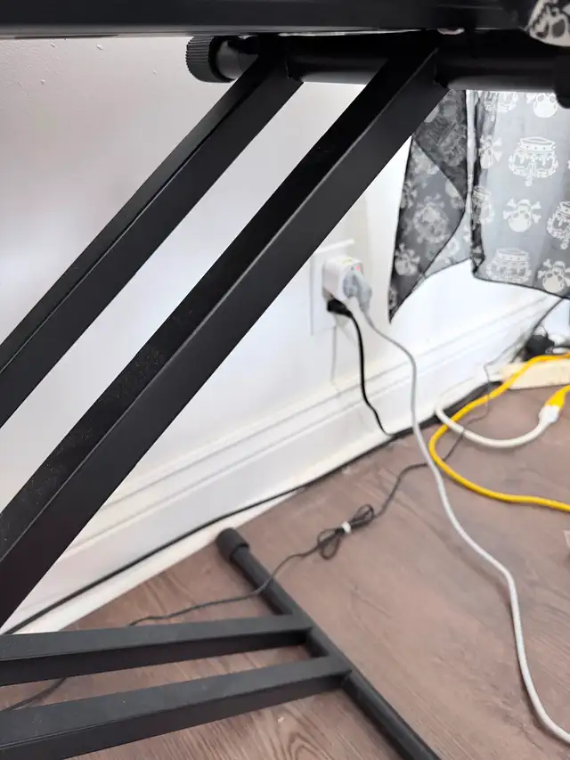 Yamaha P-71B 88-Key Weighted Piano   Stand - Like New with Box - Photo 5