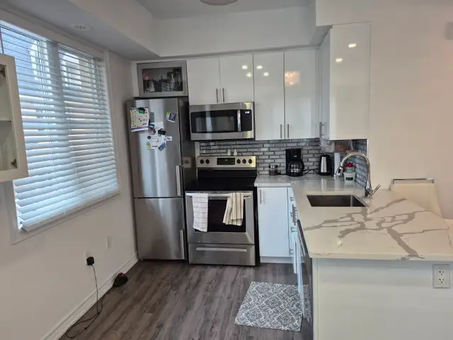 Must see 2 bed for rent - Eglinton and Allen - Photo 4