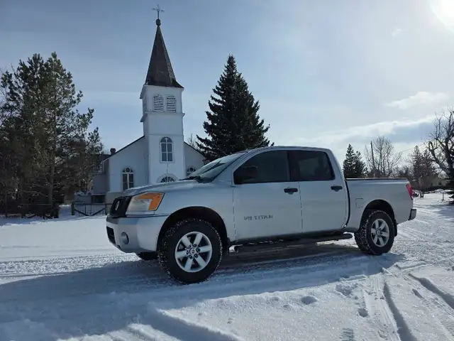 2011 Nissan Titan - Crew Cab - 4x4