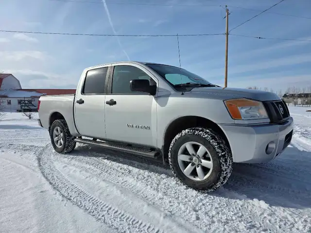 2011 Nissan Titan - Crew Cab - 4x4 - Photo 5