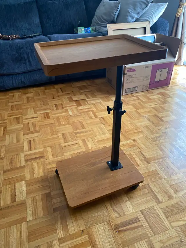 Small Table. Petite table