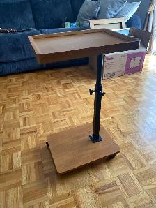 Small Table. Petite table