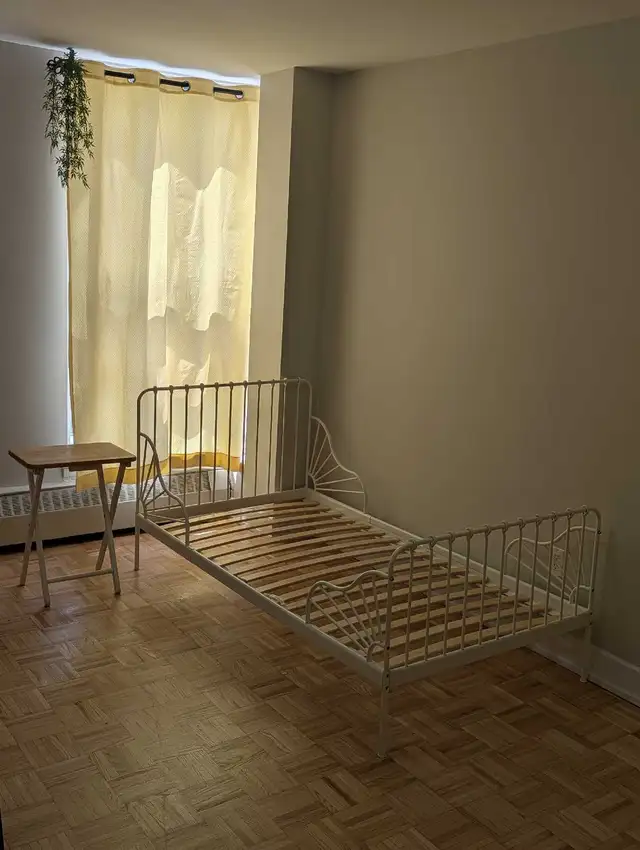 Private master bedroom available from 1st May 2026 - Photo 3