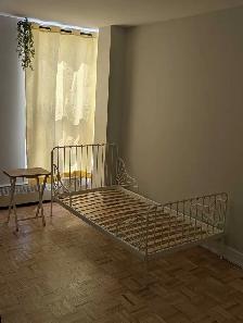 Private master bedroom available from 1st May 2026 - Photo 3