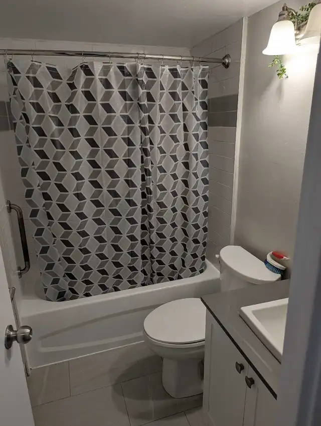 Private master bedroom available from 1st May 2026 - Photo 8