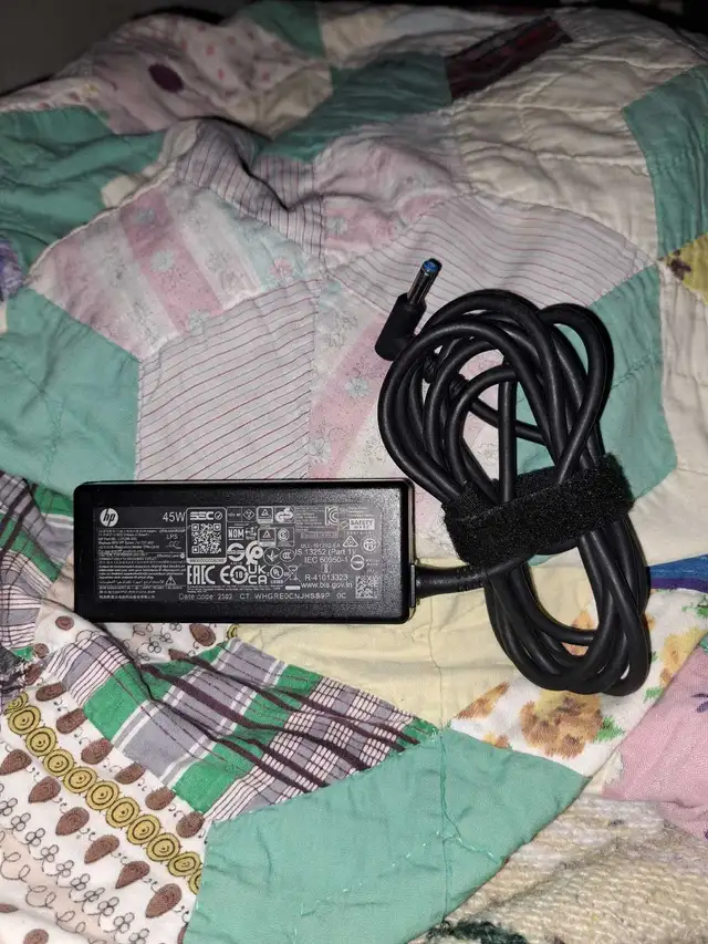 Genuine HP Laptop Charger. (blue tip) - Photo 2