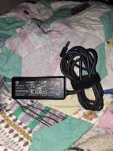 Genuine HP Laptop Charger. (blue tip) - Photo 2