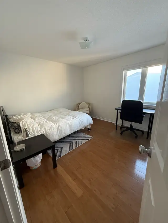 Private room with washroom for June 1 2026 - Photo 2