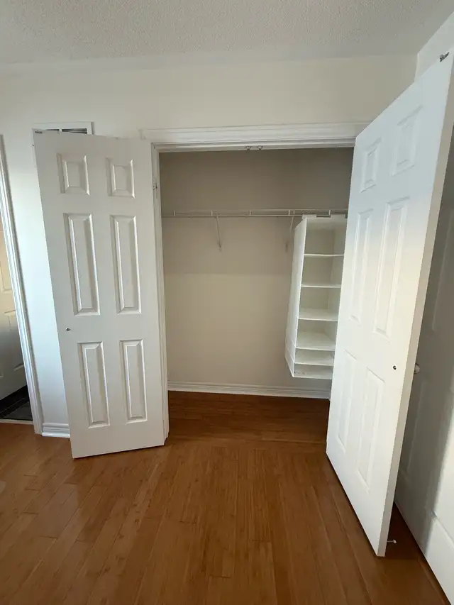 Private room with washroom for June 1 2026 - Photo 3