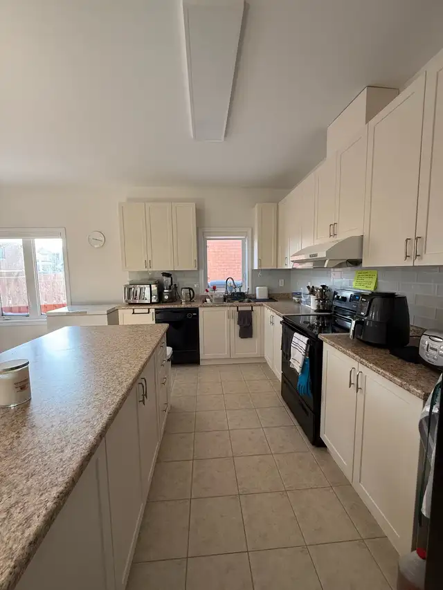 Private room with washroom for June 1 2026 - Photo 9