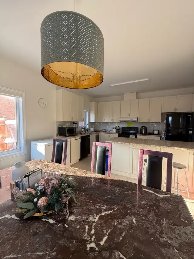 Private room with washroom for June 1 2026 - Photo 10