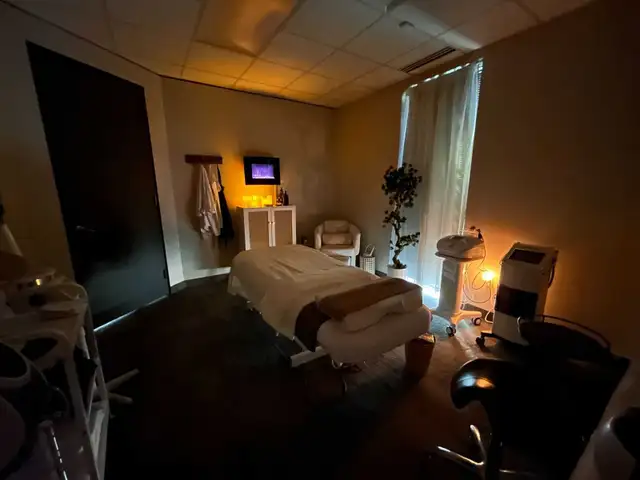 Burlington Room - Great Price, Great Location, Must See! - Photo 2