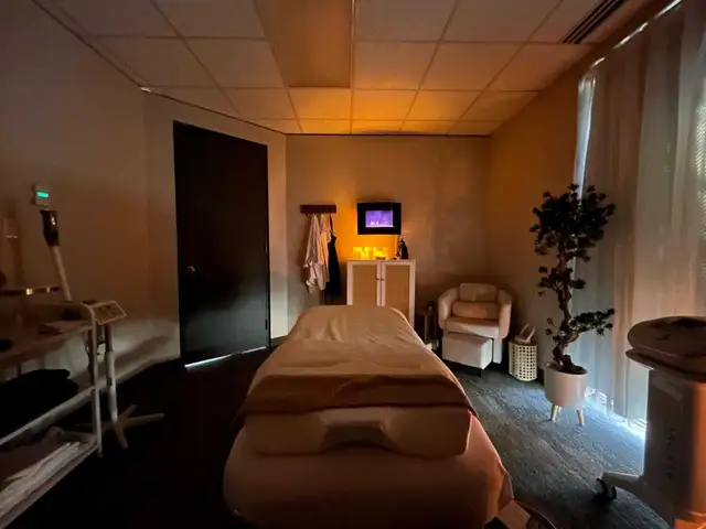 Burlington Room - Great Price, Great Location, Must See! - Photo 3