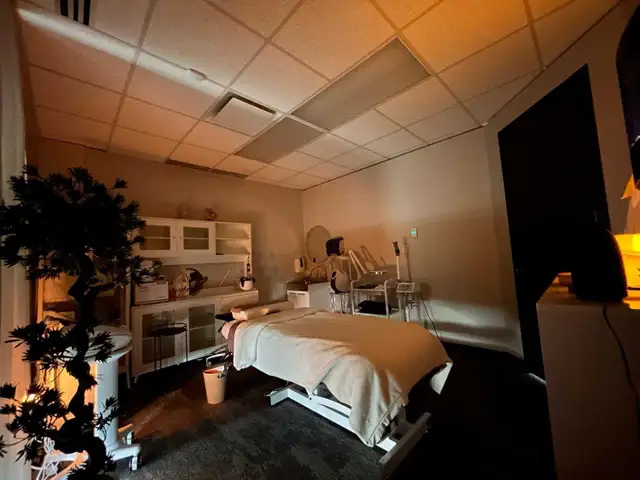 Burlington Room - Great Price, Great Location, Must See! - Photo 4