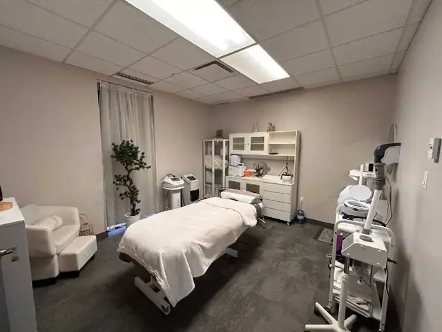 Burlington Room - Great Price, Great Location, Must See! - Photo 5