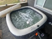 Inflatable hot tub