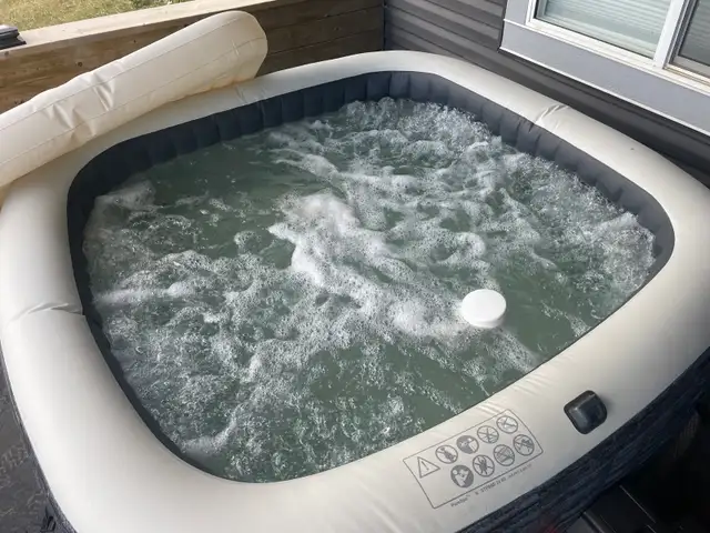 Inflatable hot tub - Photo 2