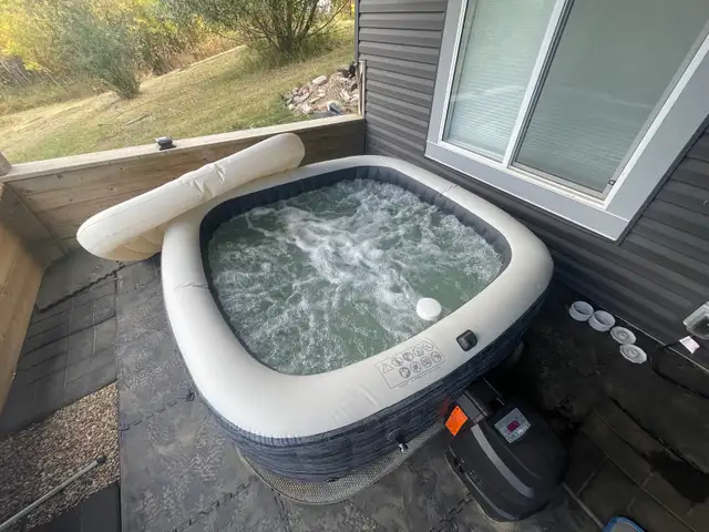 Inflatable hot tub - Photo 3