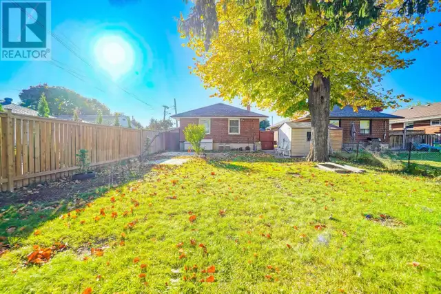 ✨ Main Floor 3-Bedroom, 2-Bath Bungalow for Rent – Prime Loc ✨ - Photo 10