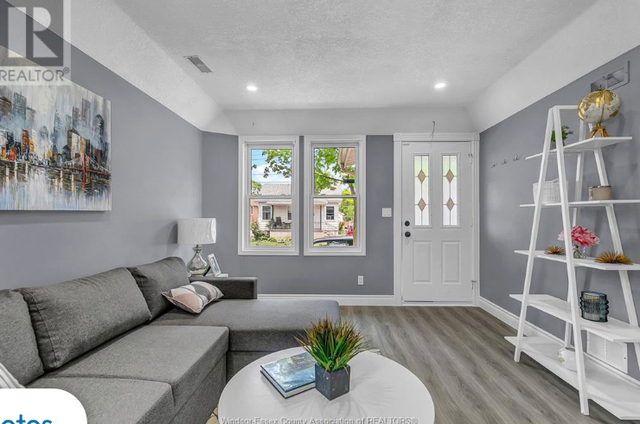 Student Rooms for Rent – Renovated Home | Near UWin & St. Clair - Photo 2