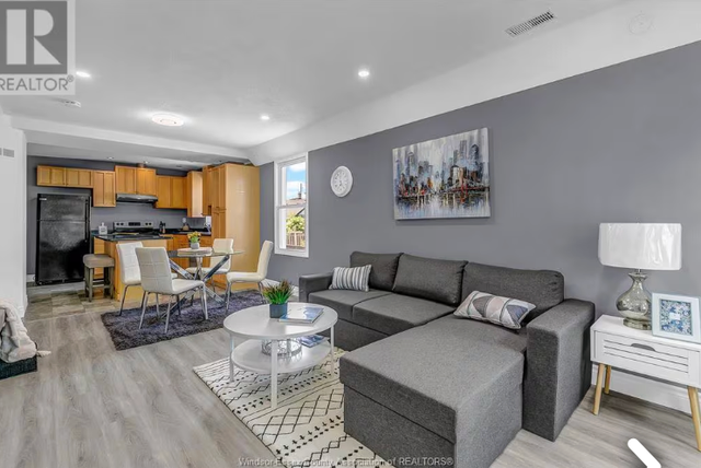 Student Rooms for Rent – Renovated Home | Near UWin & St. Clair - Photo 3
