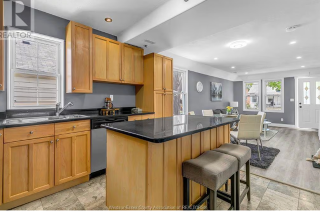 Student Rooms for Rent – Renovated Home | Near UWin & St. Clair - Photo 7