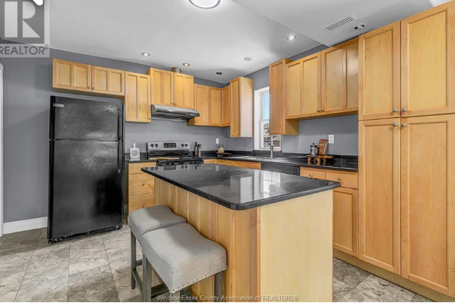 Student Rooms for Rent – Renovated Home | Near UWin & St. Clair - Photo 8