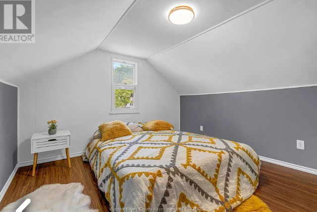 Student Rooms for Rent – Renovated Home | Near UWin & St. Clair - Photo 14