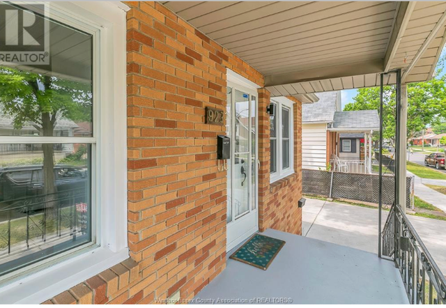 Student Rooms for Rent – Renovated Home | Near UWin & St. Clair - Photo 15