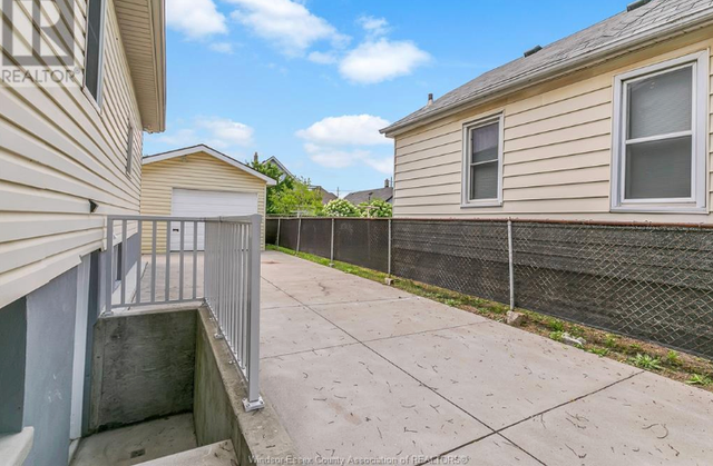 Student Rooms for Rent – Renovated Home | Near UWin & St. Clair - Photo 19