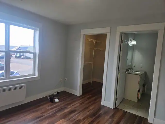 HUGE 2BR - BEST VALUE & PRIME LOCATION-Cornwall - Photo 6