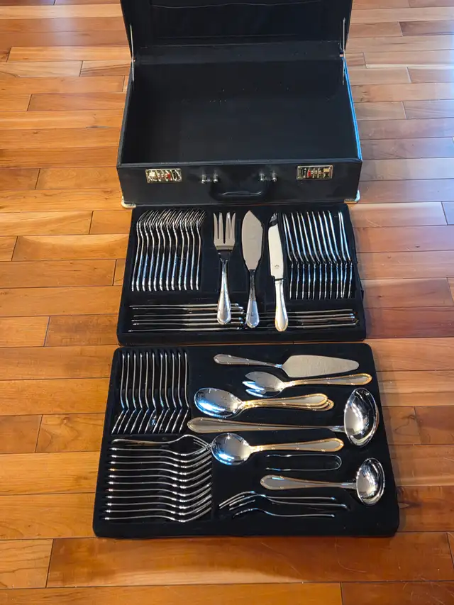 Brand New 76 piece (12 person) German Cutlery Set For Sale!
