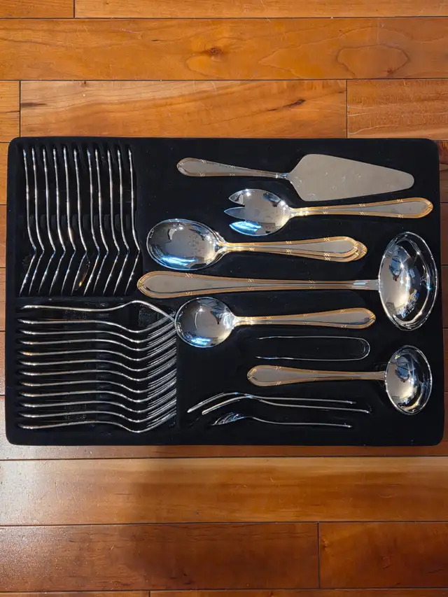 Brand New 76 piece (12 person) German Cutlery Set For Sale! - Photo 3