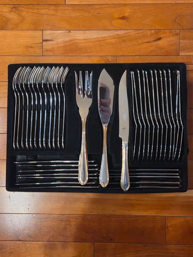 Brand New 76 piece (12 person) German Cutlery Set For Sale! - Photo 4