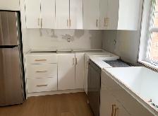 White Quartz Countertop With Big Golden Veins