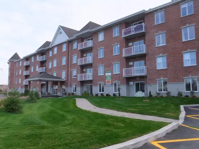 4 1/2 - TRÈS GRAND (1240 pi.ca) LES TOURELLES DE CHAMBLY- ASCENC