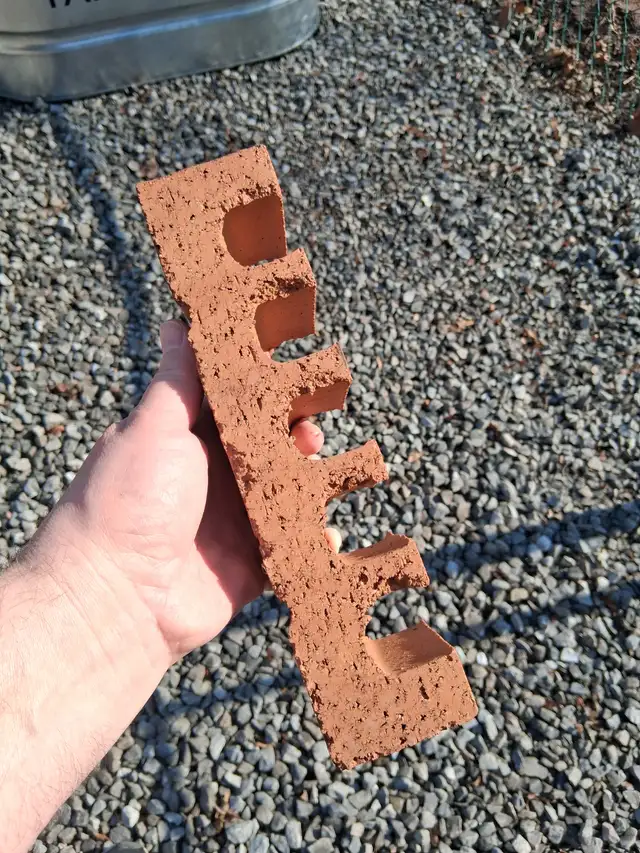 FREE Red Bricks - Photo 3