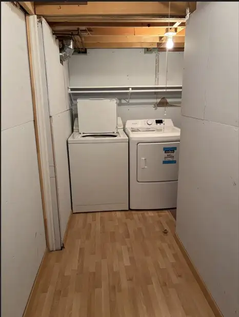 Affordable walkout basement 2Bed 1Den for rent in Richmond Hill - Photo 7